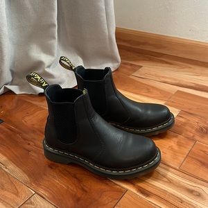 Dr. Martens 2976 Chelsea boot